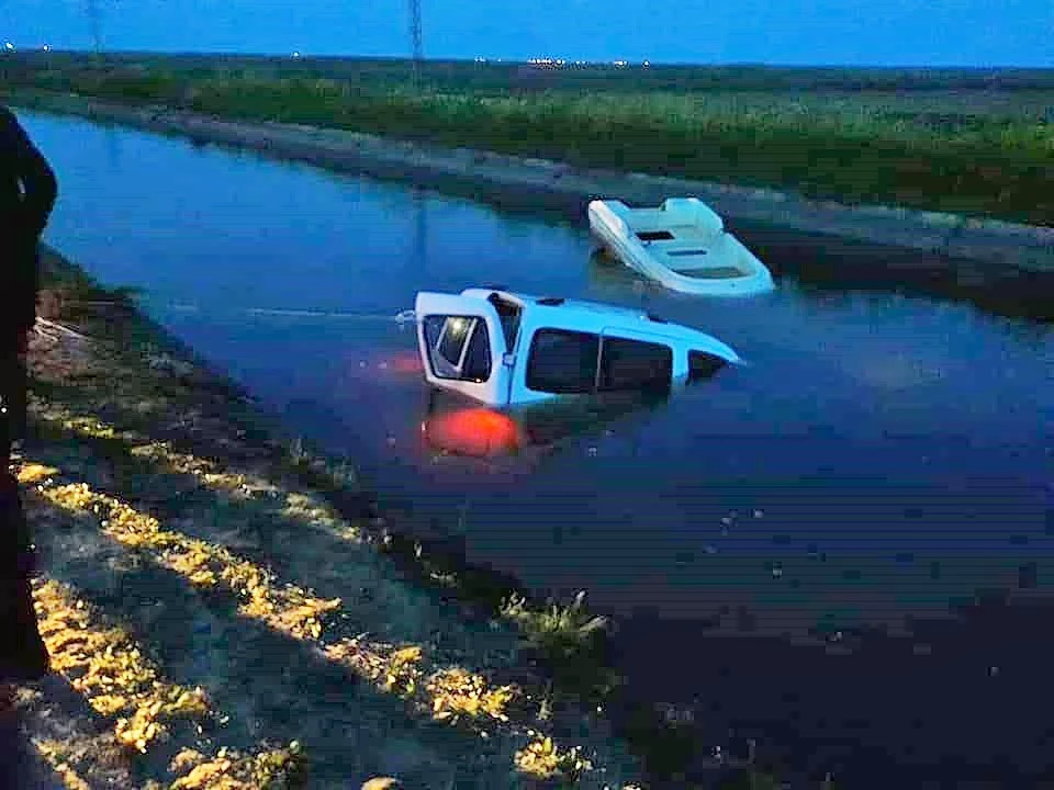 Sulama kanalına düşen aracın sürücüsü hayatını kaybetti