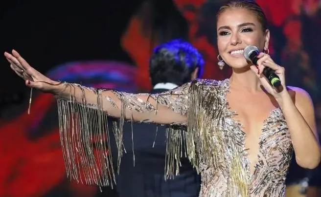 Gülben Ergen geliyor
