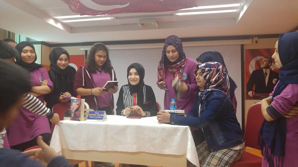 Gülen,Söyleyişiye Katıldı.