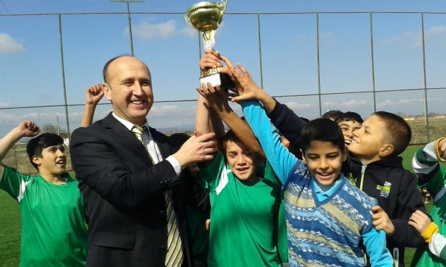 Minikler Futbol Turnuvasında İmam Hatip Şampiyon