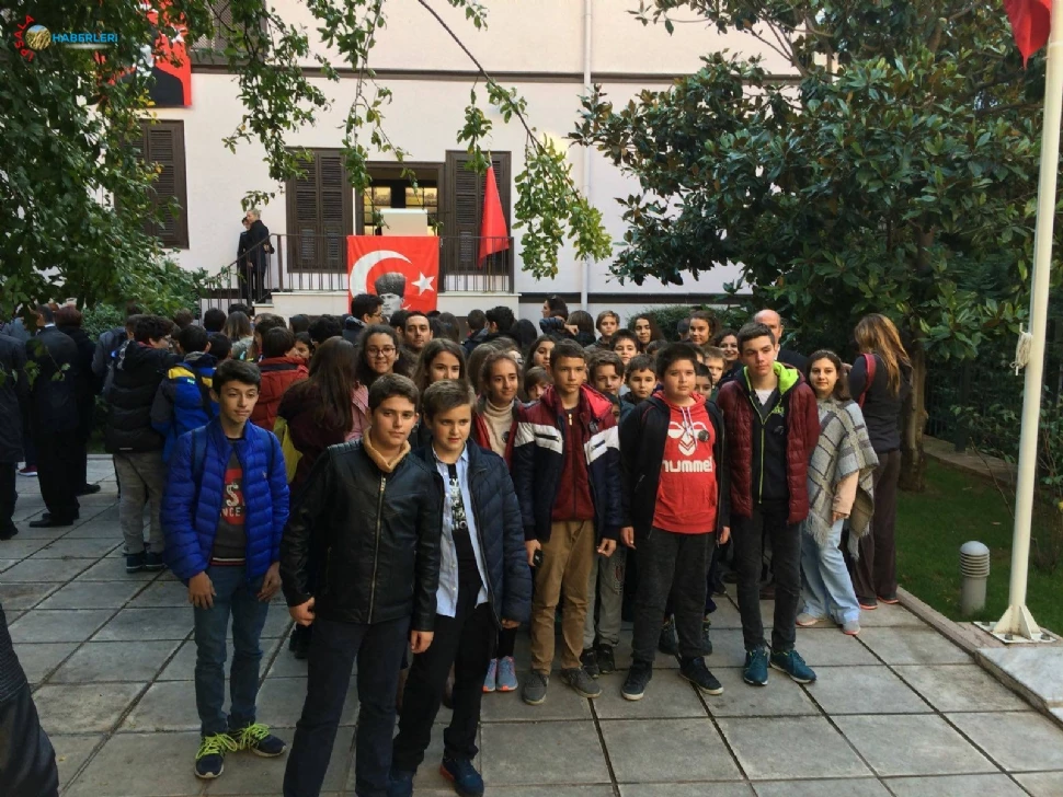 Atatürk’ü Doğduğu Evde Andılar.