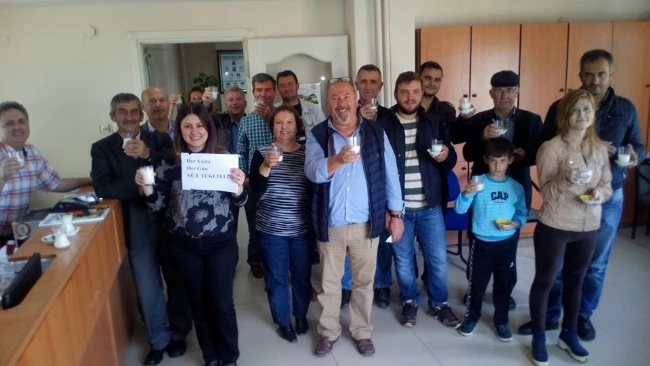 İpsala Ziraat Odası Süt İkram Ediyor.