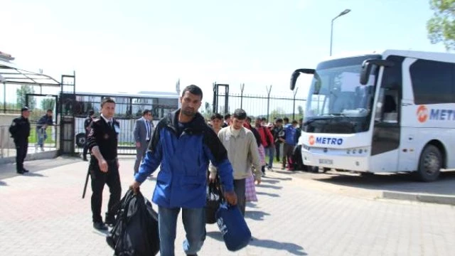 Yunanistan,100 kaçağı daha İpsala?dan Türkiye?ye iade etti