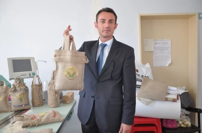 İpsala Halk Eğitim Organik Pirinç Torbası Üretiyor.