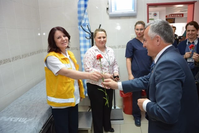 Kerman, Hemşireler Gününü Kutladı.