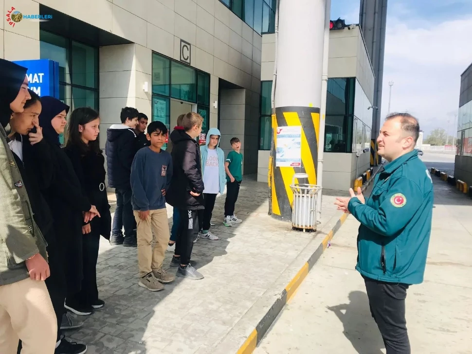 Öğrenciler İpsala Sınır Kapısı