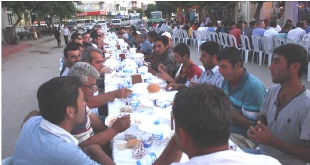 İftar Yemekleri Başladı.