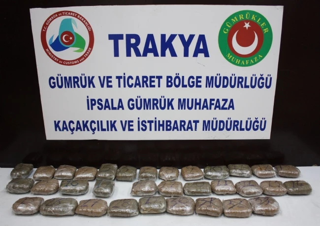 İpsala?da 9 kilo esrar yakalandı