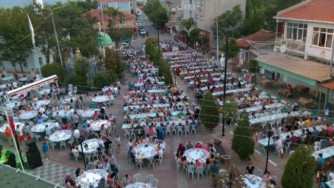 Yenikarpuzlu?da 2500 Kişilik İftar Verildi.