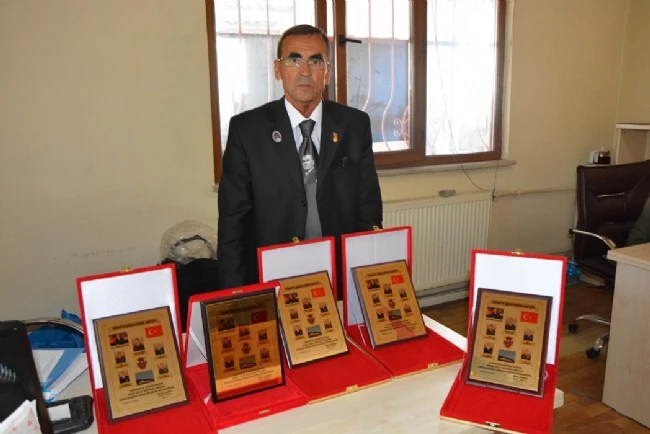 Şehit  torunundan komutanlara plaket