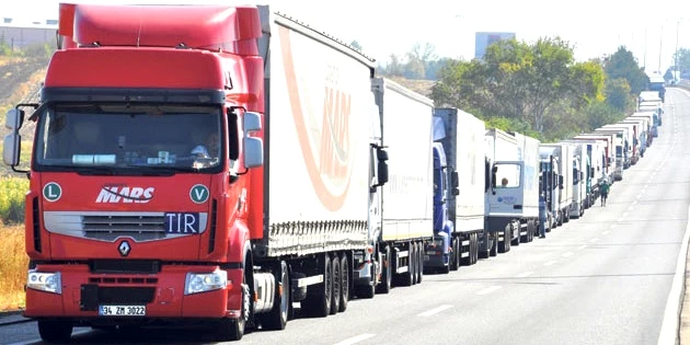 Gümrük Kapılarında Tır Kuyrukları Başladı