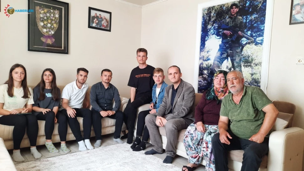 Öğrencilerden Şehit Ailesine Ziyaret