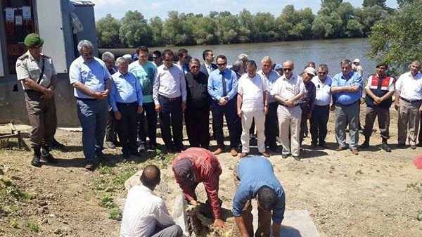 Sarcaali Köyünde Toprak Su İle Buluştu.