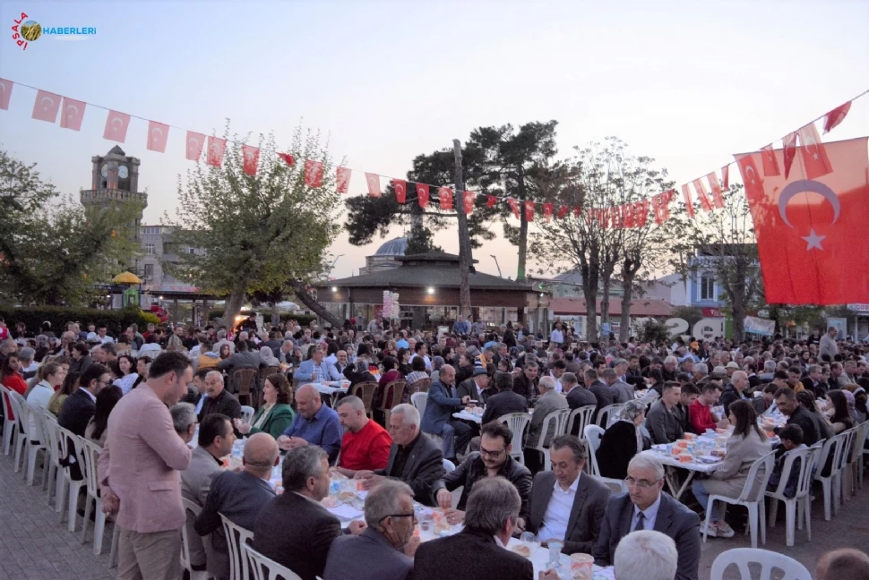 AK Parti’nin İftarına Yoğun Katılım