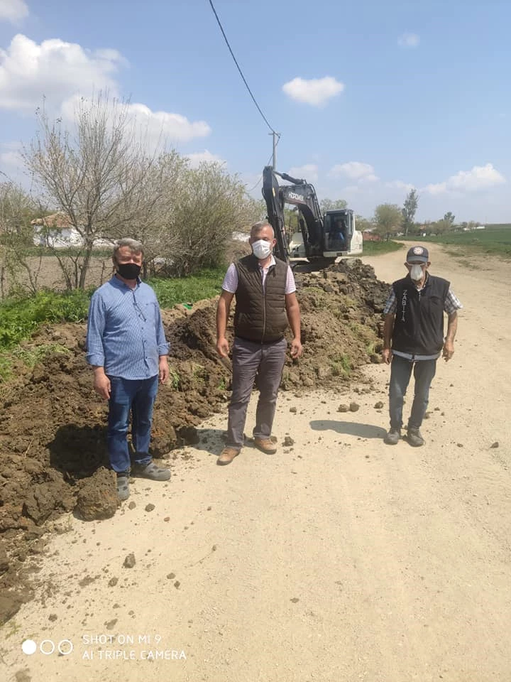 Yapıldak Köyünün Kanalizasyon Çalışmaları Devam Ediyor