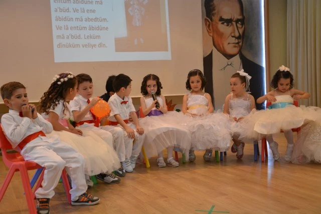 Çocukların Gösterisi Büyüledi