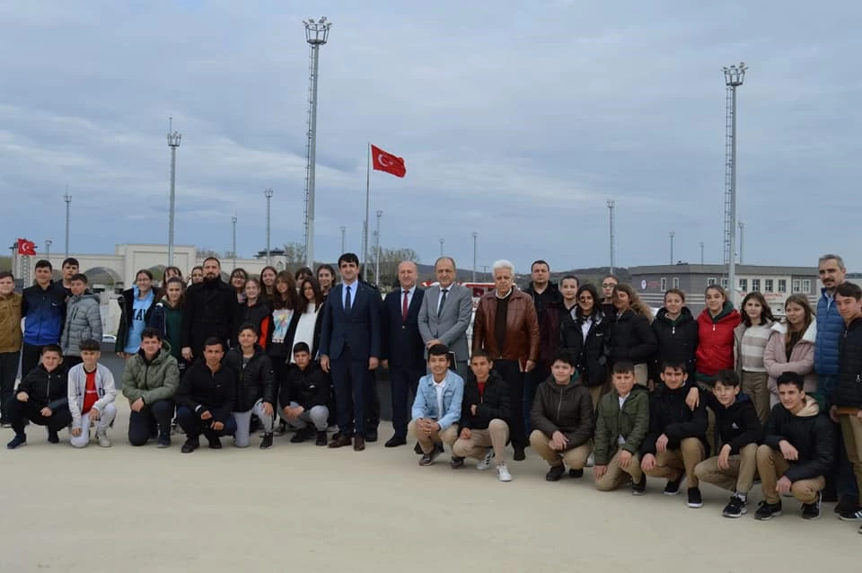 Öğrenciler Gümrük Kapısını Gezdiler..