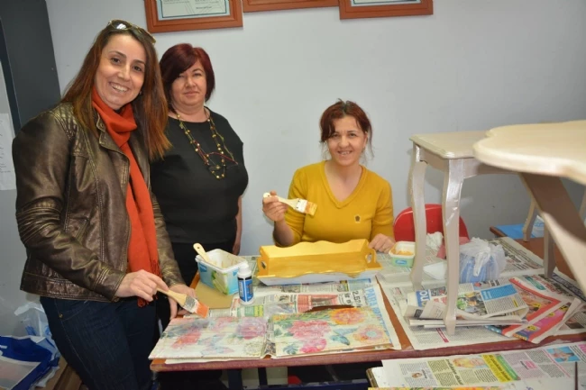 Ahşap Boyama Kursu Ailelere Katkı Sağlıyor