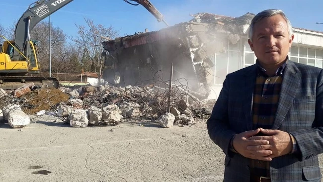 Pazaryerinin Yıkımına Başlandı.