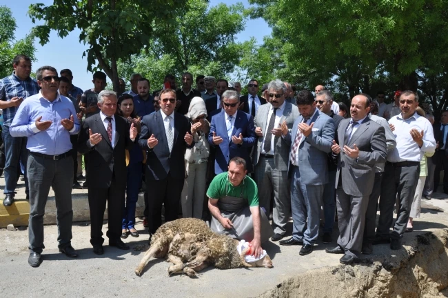 İçme suyu isale hattına ilk kazma vuruldu