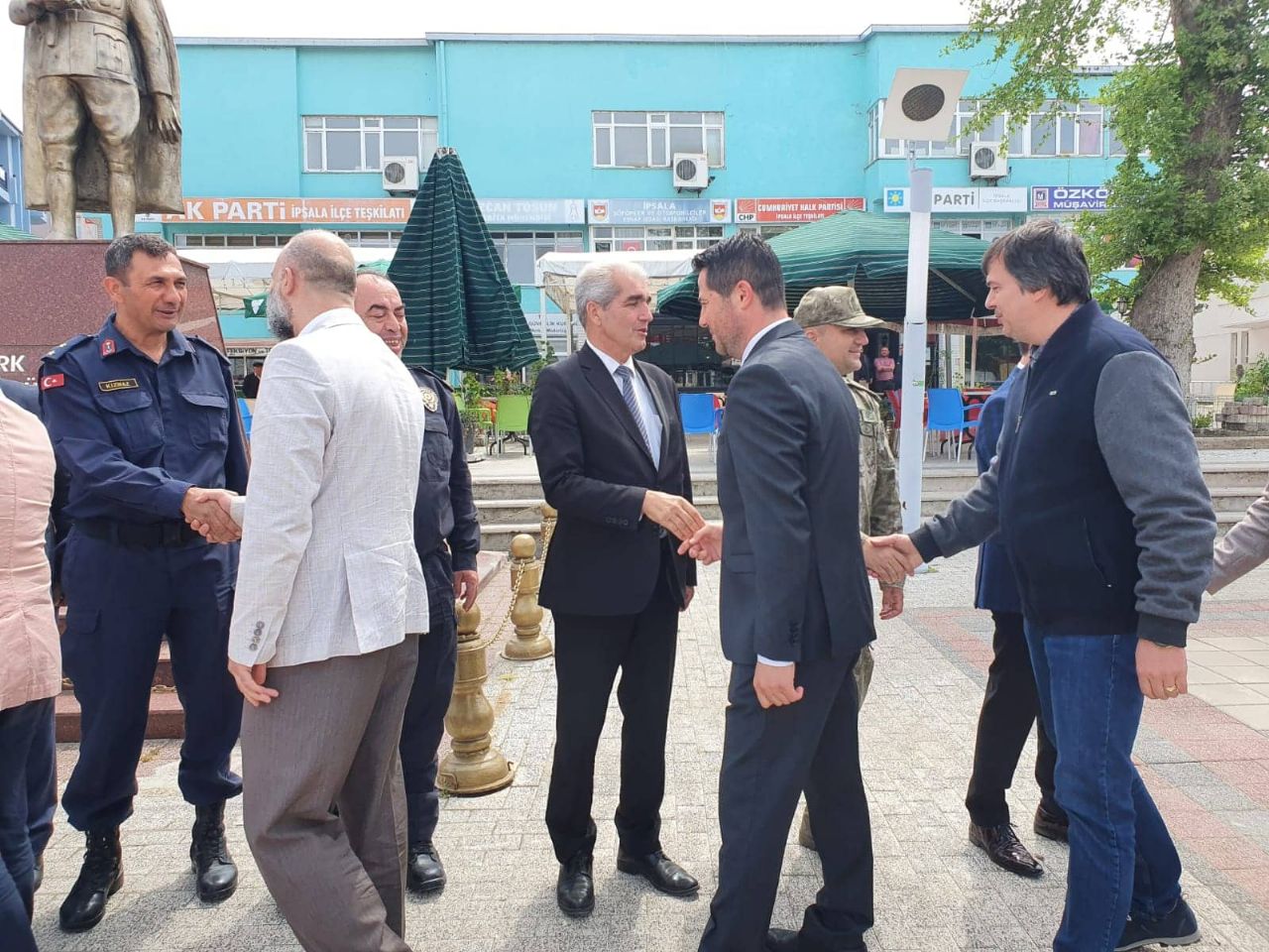 Bayram Geride Kaldı.