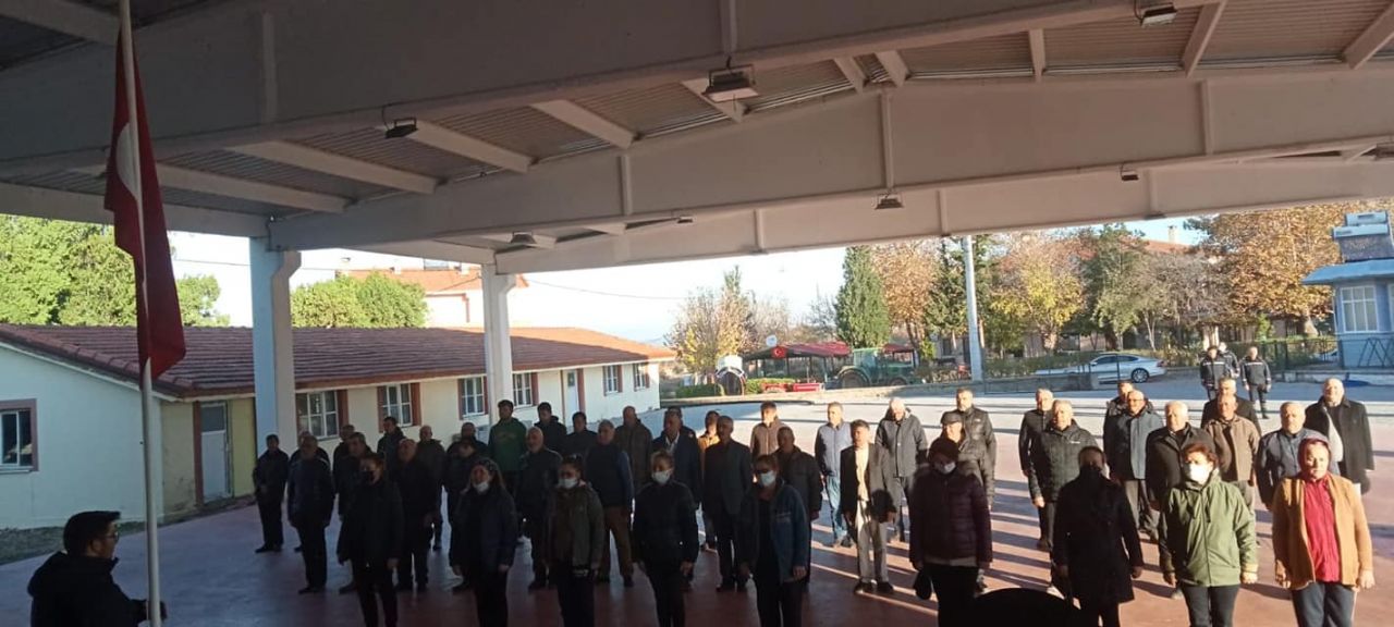 Atatürk Köylerde de Anıldı.