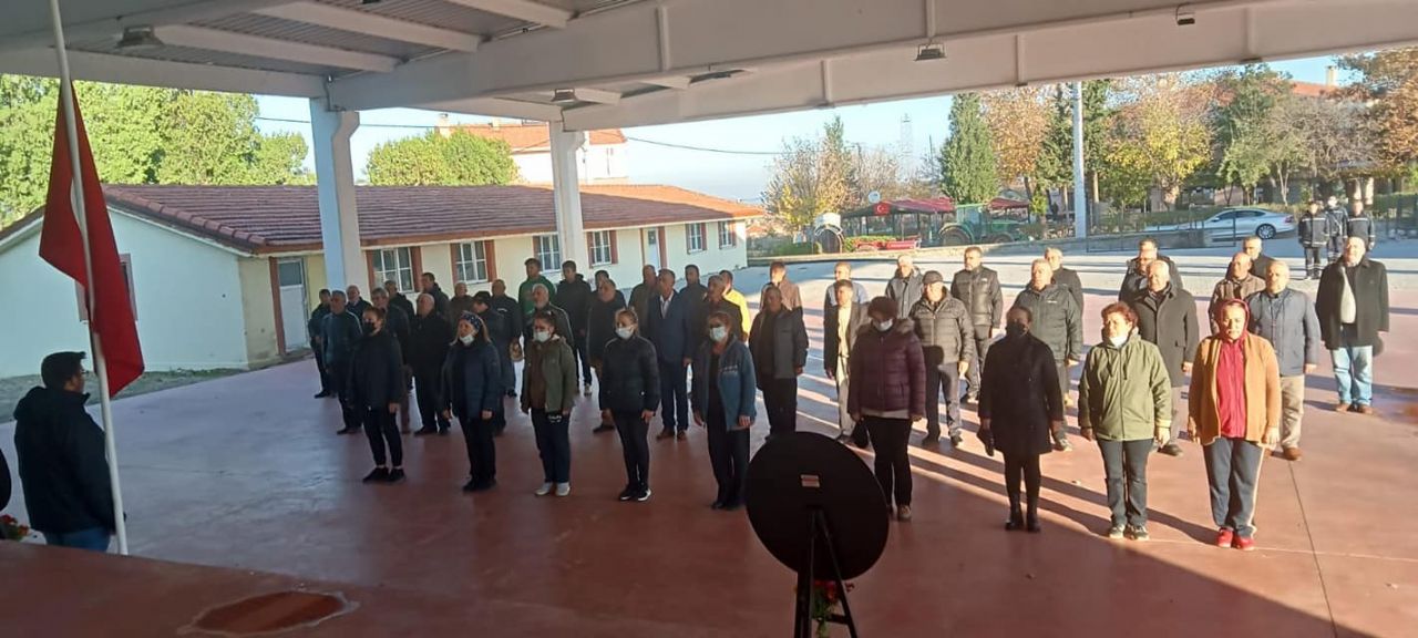 Atatürk Köylerde de Anıldı.