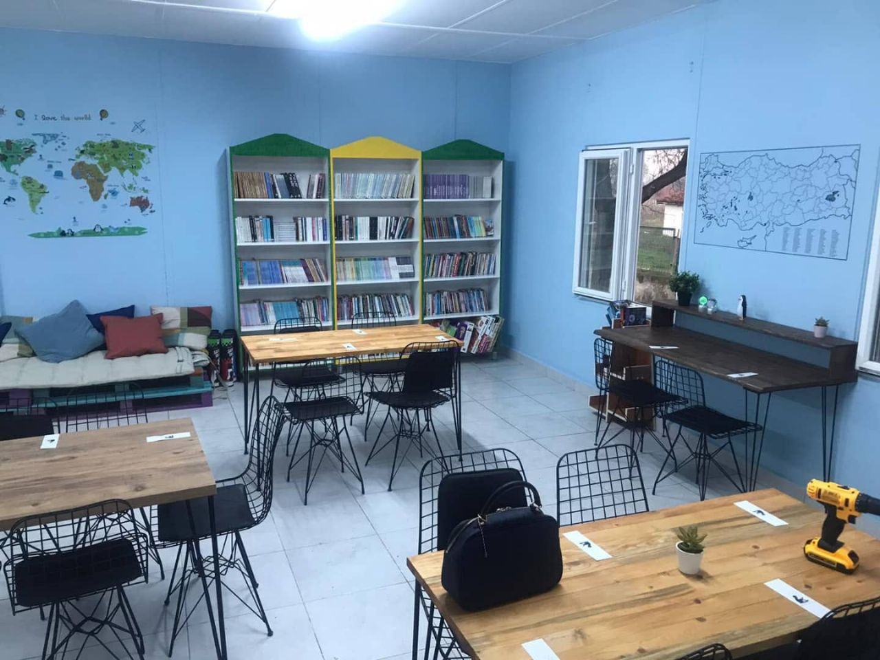 “Hayaller Kuruyoruz” Kütüphanesi Yenilendi