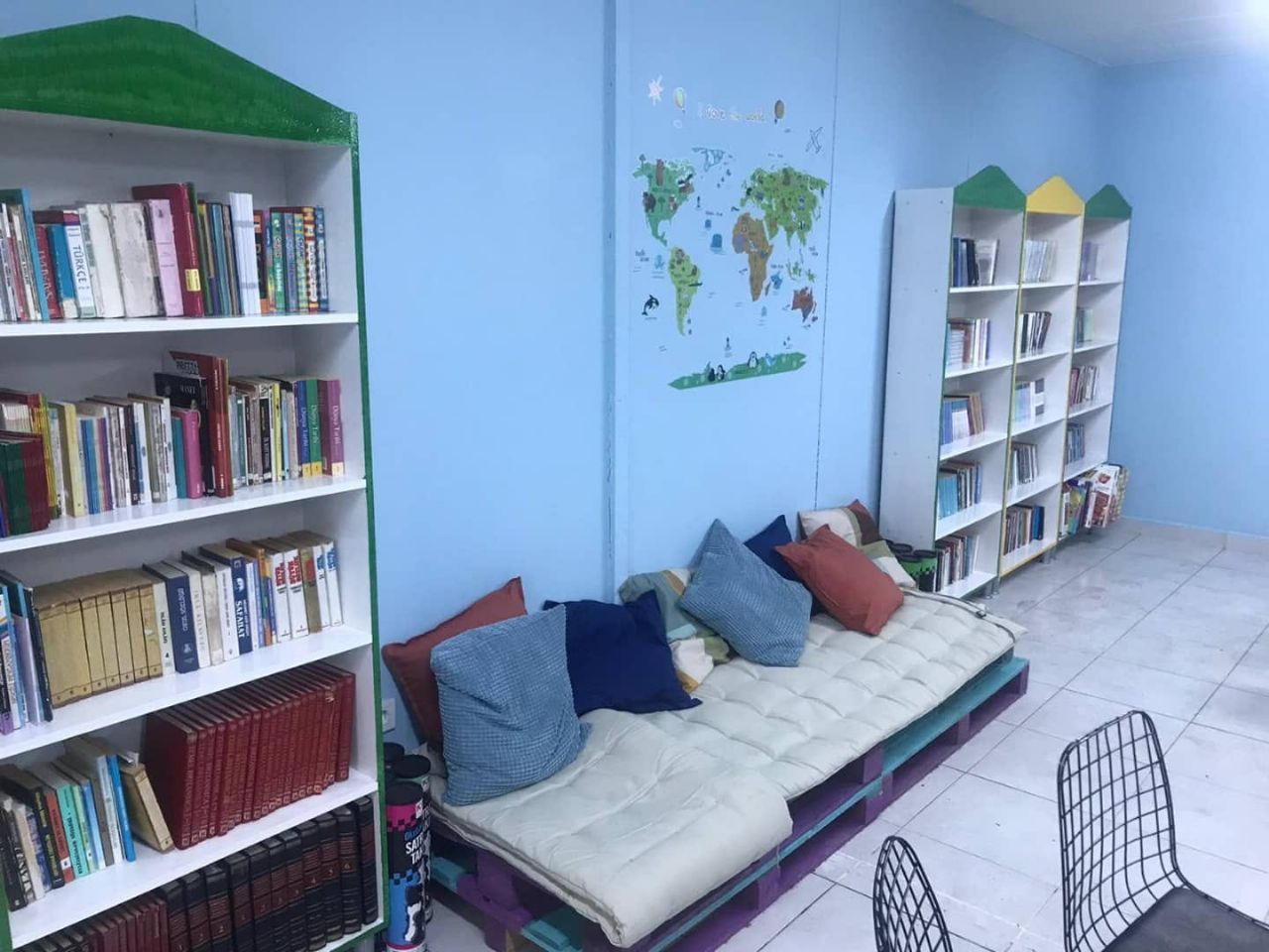 “Hayaller Kuruyoruz” Kütüphanesi Yenilendi