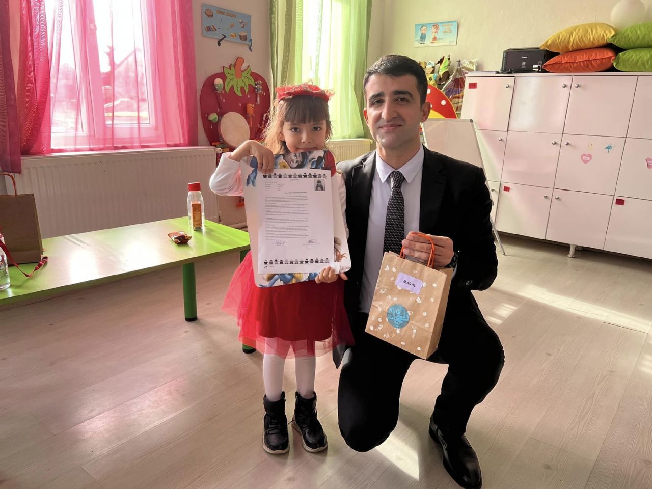 Miniklerin Karne Sevinci..