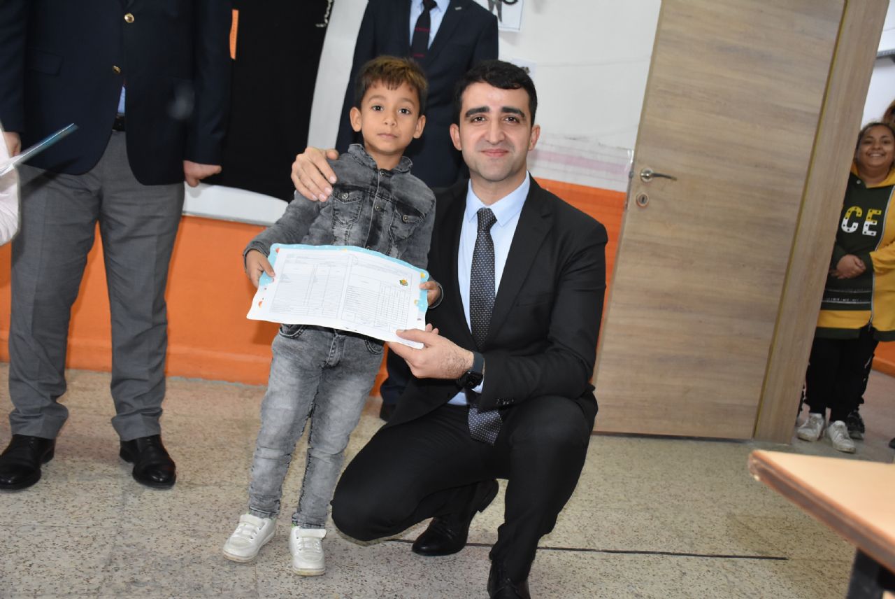 Miniklerin Karne Sevinci..