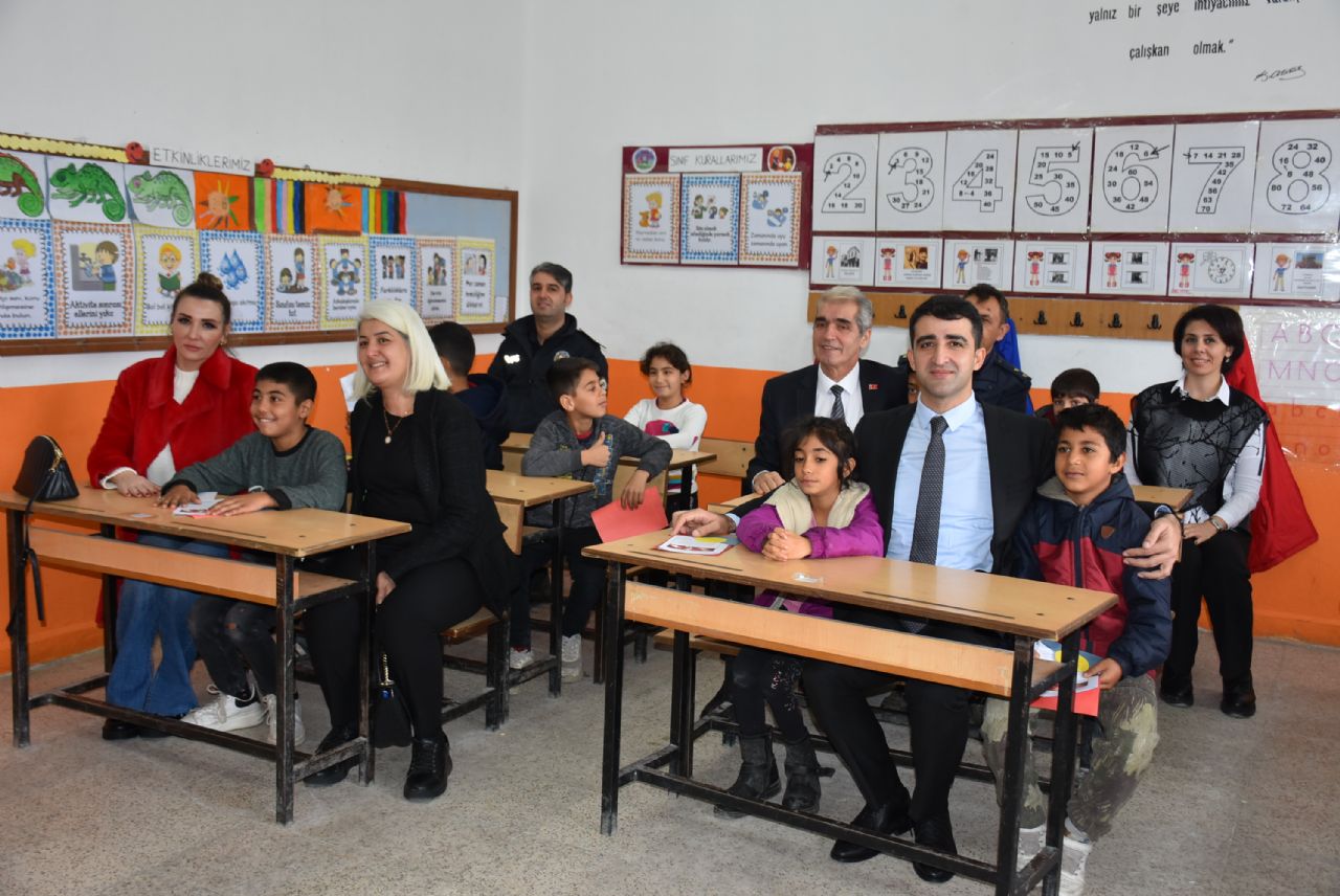 Miniklerin Karne Sevinci..