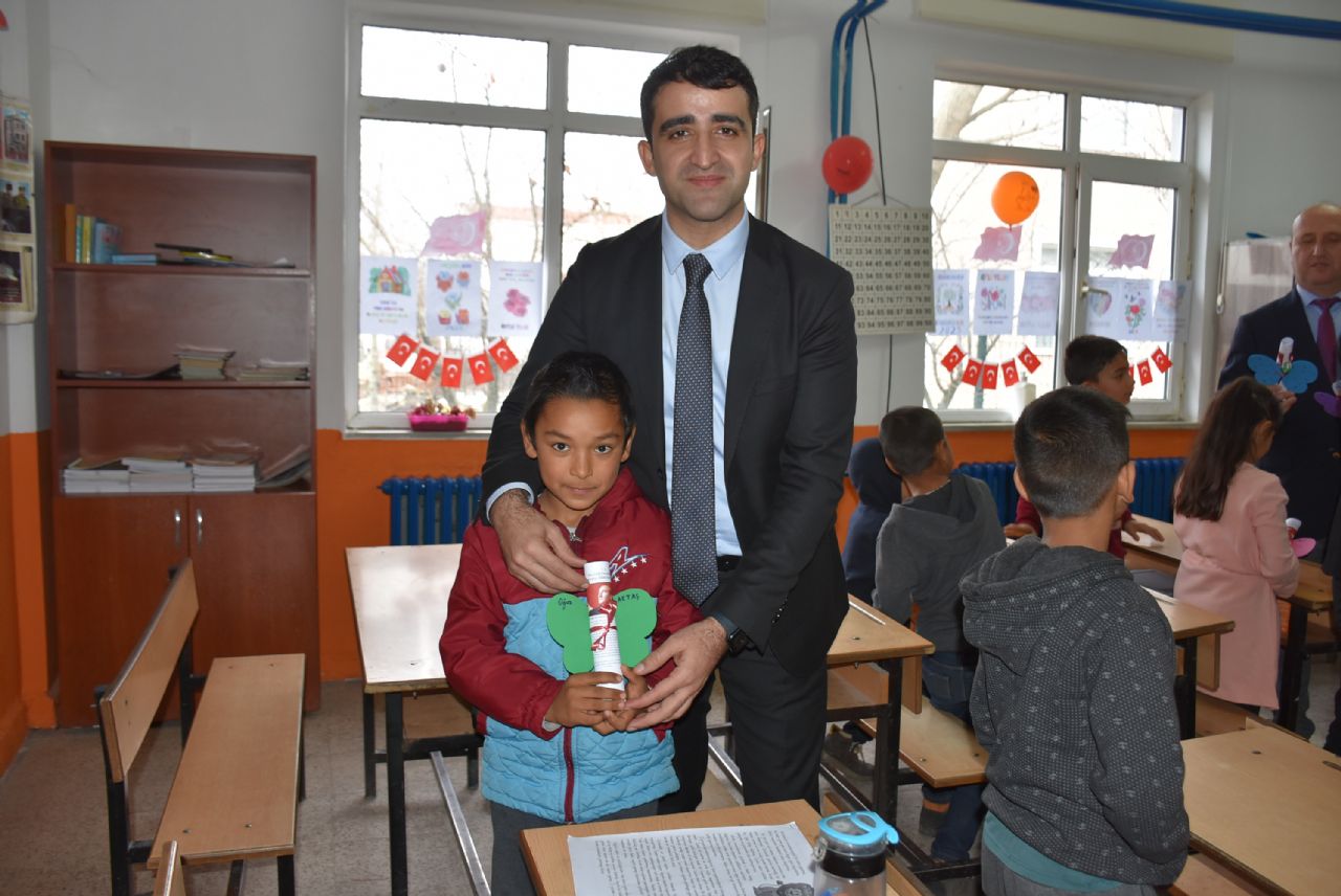 Miniklerin Karne Sevinci..