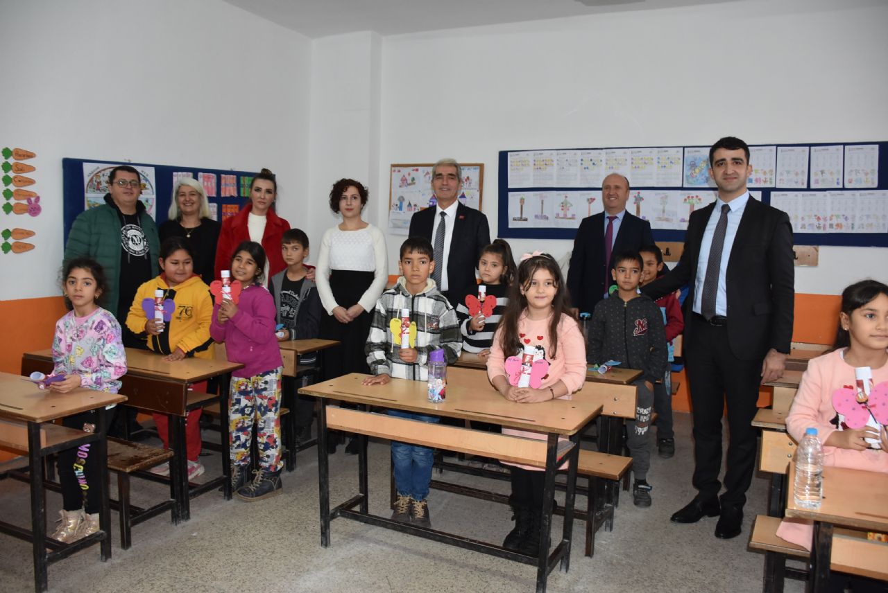 Miniklerin Karne Sevinci..