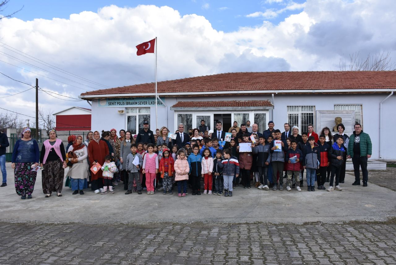 Miniklerin Karne Sevinci..