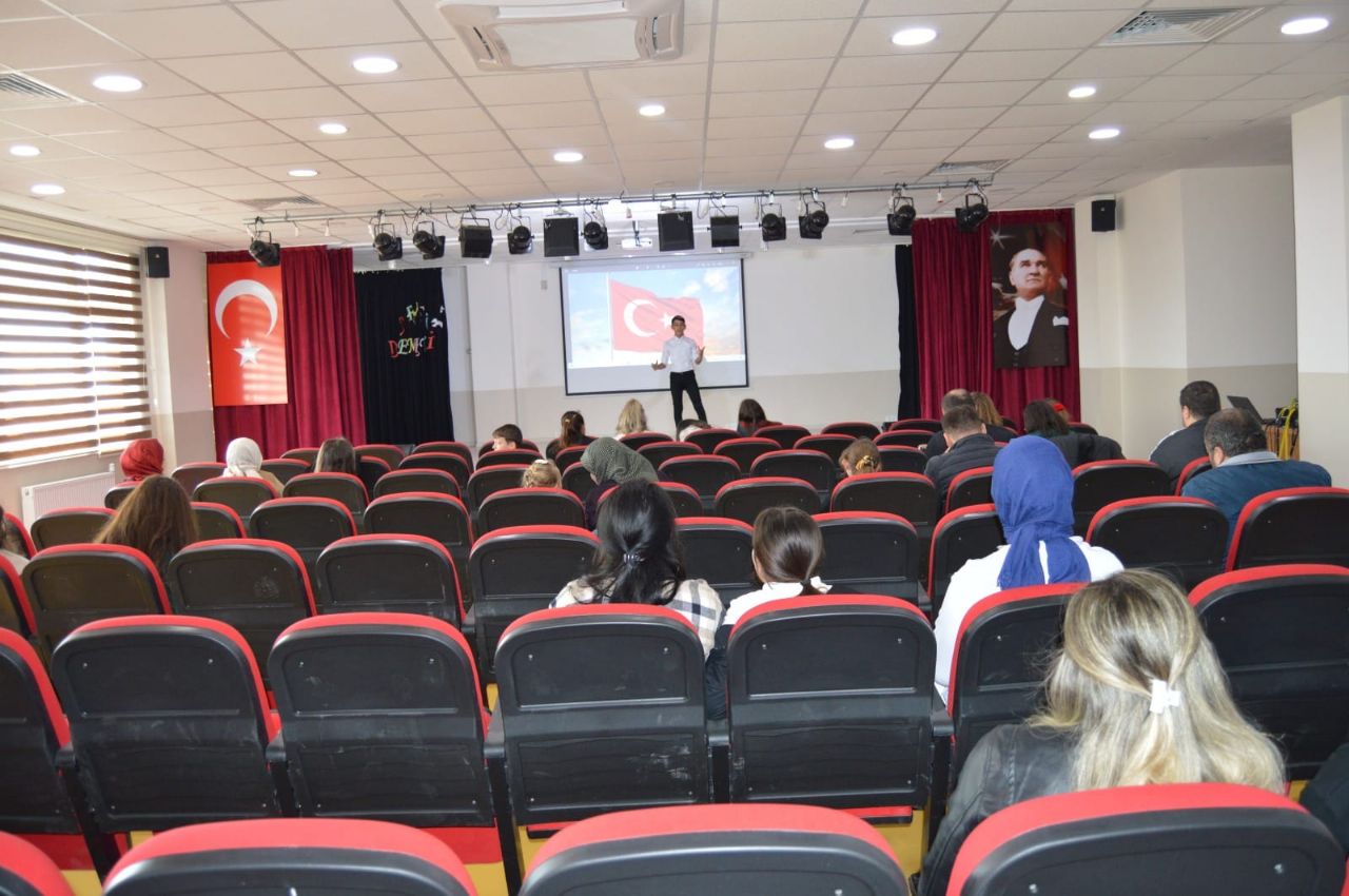 İstiklal Marşı’nı Ezbere Güzel Okuma Yarışması Yapıldı.