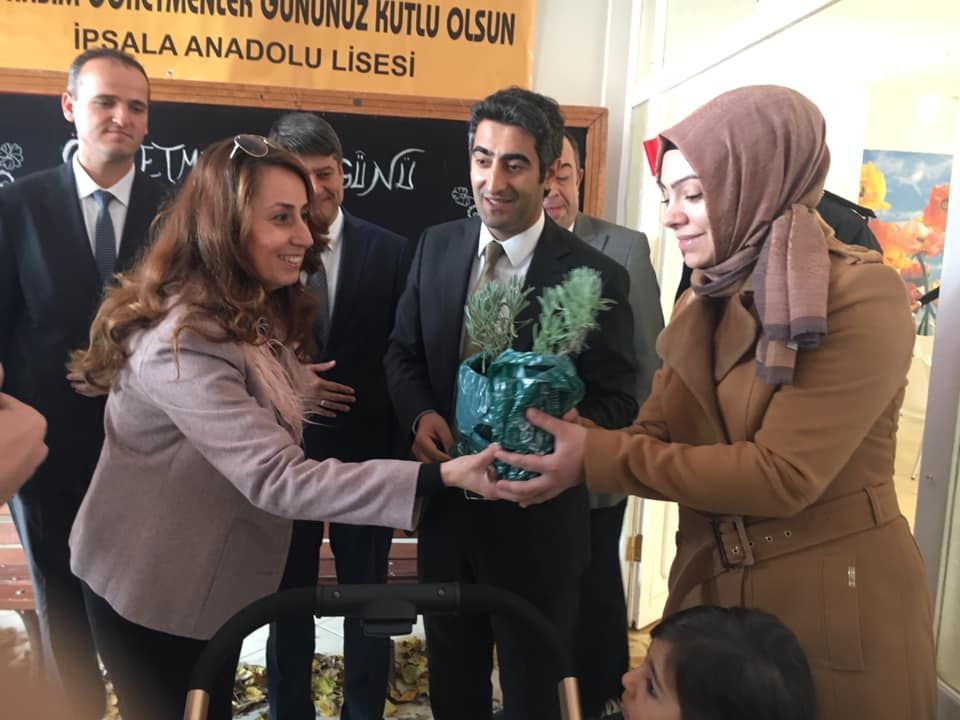 Öğretmenlere Lavanta Takdim Edildi.