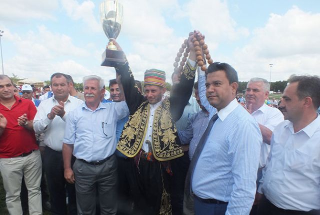 Kapaklı Güreşlere Doydu.