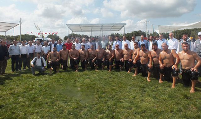 Kapaklı Güreşlere Doydu.